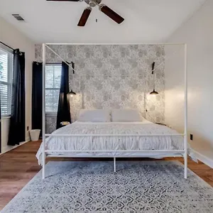 Holiday home Honey, I'm Near - Seen On Hgtv, Savannah